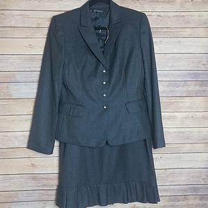 Tahari gray pinstripe skirt suit set 10 cashmere